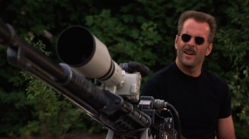 В фильме открытым текстом о его национальной принадлежности не говорится, но мы то знаем ;)