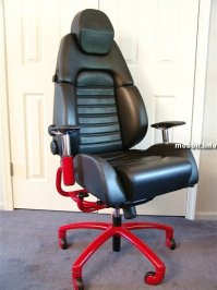 Про самое главное и не упомянули...
Компьютерное кресло из автомобильного!
