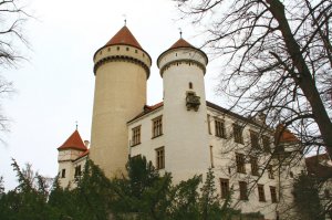 Картина была бы не полной без них - Карлштейн, Конопиште, Штернберг, Штранов. Вне темы поста - крепость Троски. В каждом из них был лично - это стоит того, чтобы их посетить.