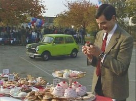 Помните кадр из этой серии? Так вот там была английская машина. Глупо думать что переехав машину ты докажешь что она не качественна. Австралия бывшая Британская колония. У Бина машинка как раз Бритишовая... ;-)