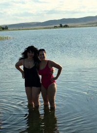А я почему то не люблю море и жару,жариться на пляже мне скучно и дурно....не езжу в жаркие страны...последний раз была в Сочи 2000 году (дали бесплатную путевку за хорошую учебу в универе),так я там купалась раза 3 ночью и все...предпочитаю отдыхать на российских озерах(благо у нас их огромное количество в Челябинской области и в Башкирии)...фотки недельной давности..не критикуйте нас пухляков))так же и подводной охотой балуемся)