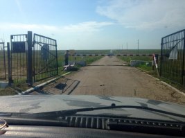 Самое крутое в Крыму, так это вот такие дикие места.
А это видимо место откуда не возвращаются, которое Балабанов, земля ему пухом, показал: