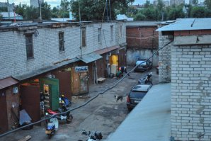 я понимаю жить в гараже в заповденике. Но когда обустраивают гаражи од жильё в москве - это жесть