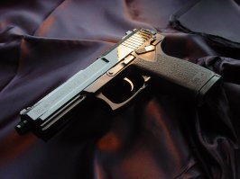 Да, правда что ли?)) А известно ли вам, что даже спустя ВЕК новые требования Армии СШП -калибр 11,43мм? и даже Хеклер под этот калибр создали тактический пистолет?Я уж умолчу про Кольт Индастриз и Смит&Вессон. Что значит "мало"? Это как раз и есть типичный пиндосовский калибр!От револьверов 1873года и до наших дней(только закраина ушла)