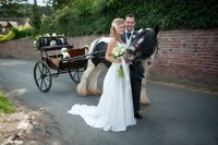 Это её и облом для подружек невесты - букет словить не получится