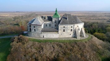 Олесский замок — памятник архитектуры XIV—XVII веков