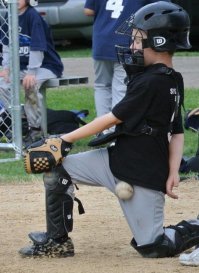 Парень просто понял всю безысходность ситуации и просто закрыл глаза и смирился с неизбежным.