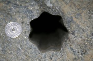 Хорошо, а это как? Явно видно, что технологичная работа, либо монолитное литье. Обрати внимание на раковины