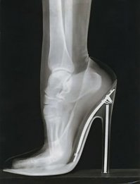 У каждого времени свои "идеалы красоты"... Вот наше время ;)