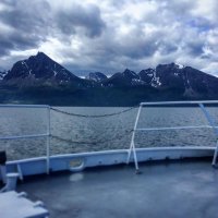 И что в этом такого? Вода при шторме должна испаряться со скоростью света? Через такие "иллюминаторы" она и вытекает.