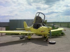 Аэродинамические обводы.. Бред..
"Элитар 202" летает с конца 90х, а этот аппарат позиционируют как Новый Российский Самолет, даже судя по этим фотографиям, нового то ничего нет, даже движок один в один. Много ума не нужно для создания этого Нового Российского Самолета, перерисовал в автокаде, добавил аэродинамических обводов, лол, удлинил крыло и всё, готов Новый Российский Самолет..