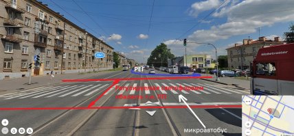 Это НЕ регулируемый перекресток, регулируется только ПП, светофор не для рега, т.к. он не въезжает в зону его действия, а значит, должен выполнять пункт 13.12. При повороте налево или развороте водитель безрельсового транспортного средства обязан уступить дорогу транспортным средствам, движущимся по равнозначной дороге со встречного направления прямо или направо. НО, нарушитель не может иметь преимущества, т.к. он не имеет право на первоочередное движение ибо #уярит на красный. Пункт 1.2. «Преимущество (приоритет)» — право на первоочередное движение в намеченном направлении по отношению к другим участникам движения.
Вина в данном ДТП полностью лежит на водителе микроавтобуса.