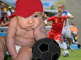 наши футболисты обычный бездарный хлам, но рыба гниёт с головы. зажравшиеся чинуши управляют спортом, на благо своих карманов с полным отсутствием патриотизма. думаю это не последний наш просерон.