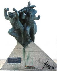 памятник евпаторийскому десанту.