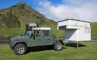 Если бюджет ограничен, едут больше побухать, то сойдет!
А если есть бабки и с мозгом подойти, то это курятник колхозный просто!

Вот так намного лучше и удобнее будет :) 
Хотя бюджет конечно другой!