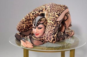 Подумаешь, вверх ногами ходит, обыкновенный трюк. Пусть вот так попробует: