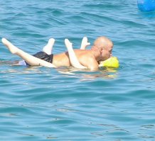 27 самых странных и забавных пляжных фотографий