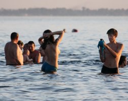 27 самых странных и забавных пляжных фотографий