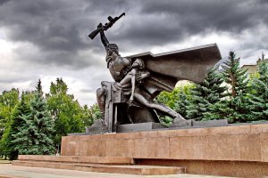 у нас в Костроме такой. Памятник Воину-Освободителю