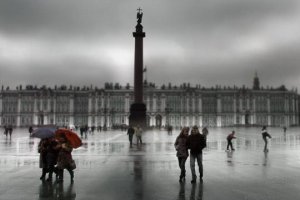 Шел второй месяц лета...