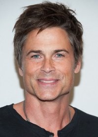 Знаете есть такие лица на которые посмотришь и просто, необъяснимо, хочется дать с ноги? Так вот.