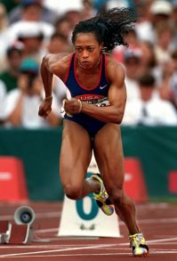 хватит чушь нести, это нормальная форма легкоатлетов
вот американка Gail Devers к примеру
