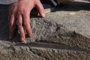 Потому что у меня есть глаза в отличии от тебя.. Это что по твоему, если не пропилы?