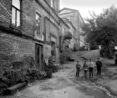 Если отъехать от Москвы и Питера. Да и в них такого достаточно было. Взято тоже с Фишек - 
И фотограф наш, пензенский.