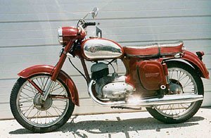 Вот и моя любимая, стоит и ожидает меня!