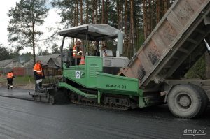 На строительстве дорог примерно половина техники "Раскат". Много BOMAG и Hamm. Давай ещё плакать будем по поводу того что практически все компьютеры импортного производства.
