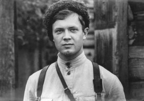 «Моя граница» (2002) – погиб Андрей Ростоцкий. Режиссер Андрей Ростоцкий приступил к съемкам фильма «Моя граница» в 2002 году. Фильм рассказывает о жизни российских пограничников. 5 мая 2002 года Ростоцкий выбирает место для последующих съемок у водопада Девичьи Слезы. Он влезает на скалу и срывается с 30-метровой высоты. Получив множественные переломы, он скончался, не приходя в сознание. Ему было всего 45 лет.