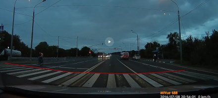 велосипедист виноват что на красный,но девушку сбили НЕ НА ПЕРЕХОДЕ...