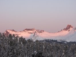 Без вот этих двух фото пост не полный:)))
Спящий Саян и "Висячий камень"