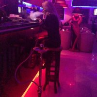 Сьемки хоть скрытой,хоть не скрытой камерой,запретить никто не в праве,если попытаются силой,это будет уже хулиганство.
фоток с подомными сюжетами забит весь инет.