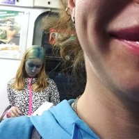 10 июля в Питере был Фестиваль красок. Таких людей много было.