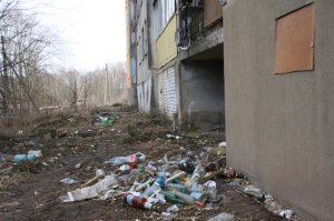 Главное чтобы соседи сверху были адекваты .. а то всякое бывает .. белье уже вроде так давно не видел чтобы сушили но мало ли .. а вот окурки многие кидают да и покрупнее бывает ..