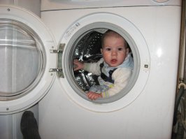 Мой сын. 8,5 месяцев. Решил запечатлеть для истории, пока вмещался