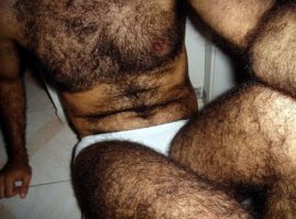 Нет, они должны были оставить свои волосатые ноги, чтобы их приняли за девушек)))) Вы разницу между мужскими волосатыми ногами и женскими вообще не видите? Конечно побрили, особенно если изначально были такими