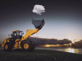 чистый фотошоп: если солнце - источник света сзади, то облако просто физически не может быть светлее спереди...