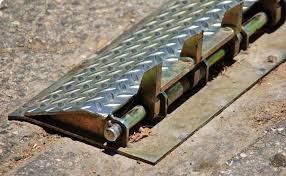 Установить в местах вероятного скопления ТС, а спец транспорт оснастить пультами. Затратно но эффективно.