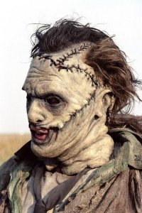 Это вам не игрушки: скульптор создает человекоподобные фигуры из старых кукол