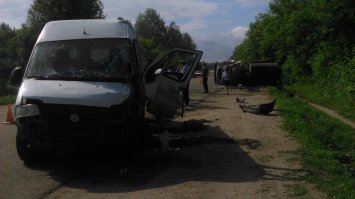 Маршрутка машину с битумом завалила