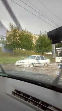 Ерунда!
У нас в Уфе в такие лужи дорожники асфальт кладут!