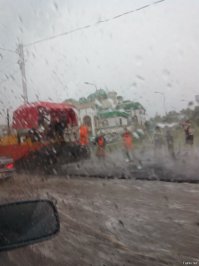 Ерунда!
У нас в Уфе в такие лужи дорожники асфальт кладут!