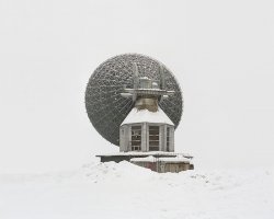 Обычная связь со спутниками, у нас такая же стоИт.