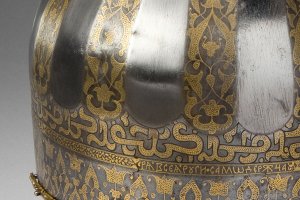 И в чем он интересный, этот факт? То, что славяне вместе с мусульманами? Ничего удивительного, мы все время вместе, с незапамятных времен.
Где на картине монголо-татары, а где славяне?!... Или взять шлем Ивана Грозного, на котором четко видна арабская вязь...
А если почитать нашего путешественника Афанасия Никитина, то мы увидим, как он спокойно перешел на тюркский язык.

И море же проидохъ,да занесе насъ сыс къ Баликаее, а оттудова к Токорзову, и ту стояли есмя 5 дни. Божиею милостию приидох в Кафу за 9 дни до Филипова заговениа. Олло перводигер!
 
Милостию божиею преидох же три моря. Дигерь худо доно, олло перводигерь дано. Аминь! Смилна рахмам рагим. Олло акьбирь, акши худо, илелло акшь ходо. Иса рух оало, ааликъ солом. Олло акьберь. Аилягаиля илелло. Олло перводигерь. Ахамду лилло, шукур худо афатад. Бисмилнаги рахмам ррагим. Хуво могу лези, ляляса ильлягу яалимуль гяпби ва шагадити. <span style='color:gray'>[мат]</span> рахману рагиму, хубо могу лязи. Ляиляга иль ляхуя. Альмелику, алакудосу, асалому, альмумину, альмугамину, альазизу, алчебару, альмутаканъбиру, алхалику, альбариюу, альмусавирю, алькафару, алькалъхару, альвазаху, альрязаку, альфатагу, альалиму, алькабизу, альбасуту, альхафизу, алльрравию, алмавизу, алмузилю, альсемилю, албасирю, альакаму, альадюлю, алятуфу.