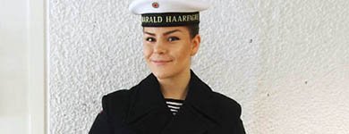 фотограф, который не смог раскрепостить моделей :) есть и другие фотографии