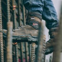 Как по мне, это просто реклама обуви. ))