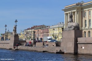 Вот вопрос, кто знает, почему у сфинксов бороды отбиты (Университетская набережная, Васька, Питер). Очень много противоречивой информации.