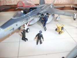 Прикольно! У меня тоже есть свои человечки. Правда, все примерно одним делом заняты.